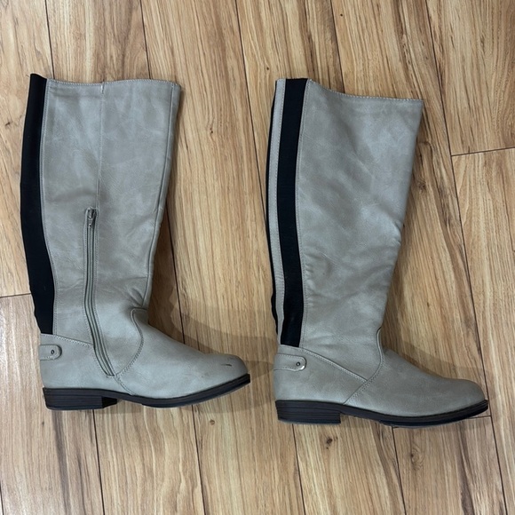Women's Gray and Black Knee-High Boots - Picture 1 of 3